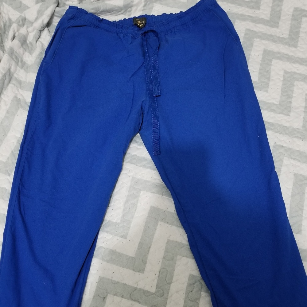 Scrub set